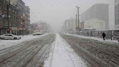 Kayseri'de kar yağışı nedeniyle eğitime bir gün ara verildi