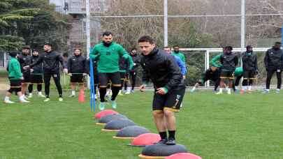 KOCAELİ - Kocaelispor, alt sıralardan kurtulup play-off hattına yükselmek istiyor