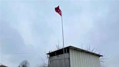 Kocaeli'nde Emre’nin Türk bayrağı talebini Başkan Büyükakın yerine getirdi