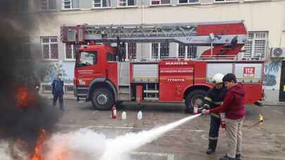 Manisa Büyükşehir İtfaiyesinden binlerce öğrenciye temel eğitim