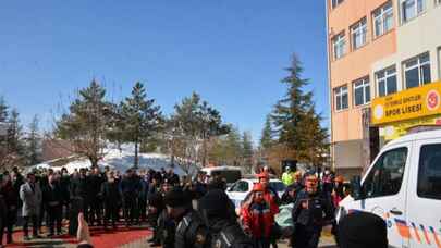 Niğde'de deprem tatbikatı gerçeğini aratmadı