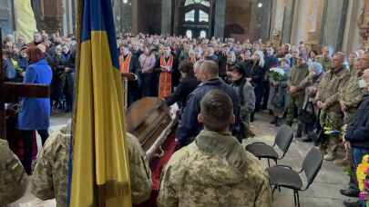 Savaşta ölen 2 Ukrayna askeri için Lviv’de cenaze töreni düzenlendi