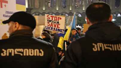 TİFLİS - Gürcistan'daki Ukrayna'ya destek gösterisinde hükümete istifa çağrısı