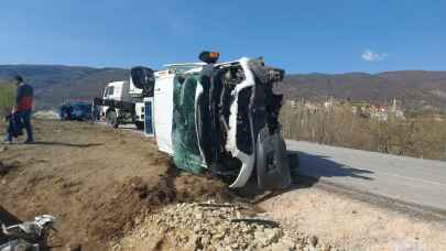 Amasya'da minibüsle otomobilin çarpıştığı kazada 4 kişi yaralandı