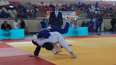 Anadolu Yıldızlar Ligi'nde judo yarı final müsabakaları Erzincan'da sona erdi