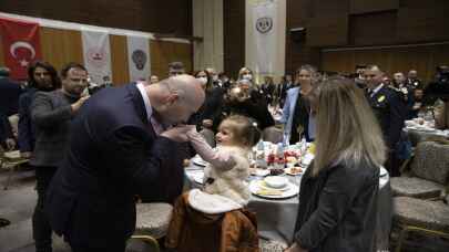 ANKARA - İçişleri Bakanı Soylu emniyet mensuplarıyla iftarda bir araya geldi (1)