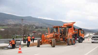 Kastamonu'da çökme yaşanan kara yolunun bir yönü ulaşıma kapandı