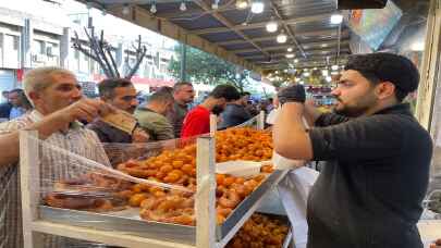 Irak'ta iftar sofralarının vazgeçilmez lezzetleri tatlı ve şerbet