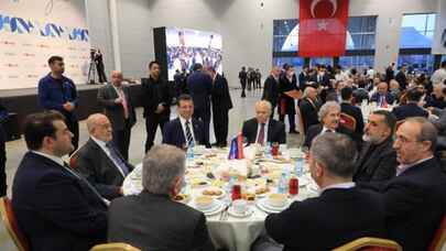 Karamollaoğlu ve İmamoğlu 'Saadet'in iftarında buluştu