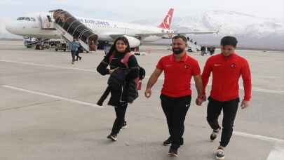 Milli güreşçi Kamaloğlu, Erzincan'da coşkuyla karşılandı