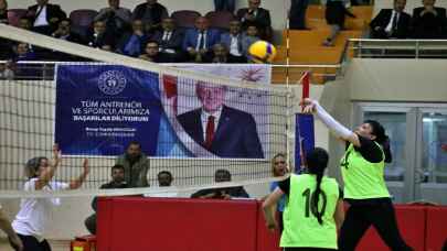 OSMANİYE - "Evinin Sultanları Bayan Voleybol Turnuvası" başladı