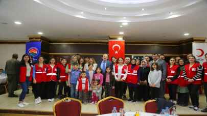 Siirt ve Şırnak'ta yetimler iftarda buluştu