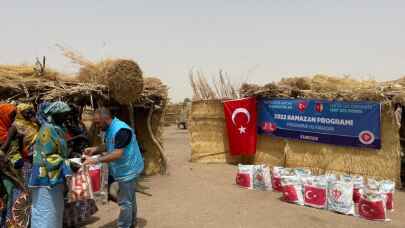 Türkiye Diyanet Vakfı Kamerun'da 1645 yardım paketi dağıttı