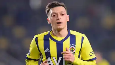 Mesut Özil, Fenerbahçe'de kalmakta kararlı