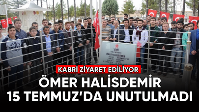 15 Temmuz kahramanı şehit Ömer Halisdemir'in kabri ziyaret ediliyor