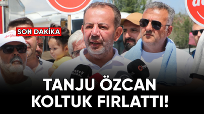 Tanju Özcan, CHP Genel Merkezi önünde koltuk fırlattı