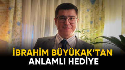 İbrahim Büyükak'tan anlamlı hediye