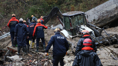 Zonguldak'ta heyelan: Anne ve çocuğun cansız bedenine ulaşıldı!