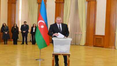 Azerbaycan cumhurbaşkanı seçimi için sandık başında