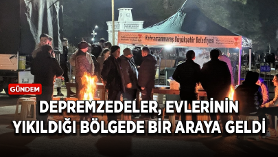 Depremzedeler, evlerinin yıkıldığı bölgede bir araya geldi