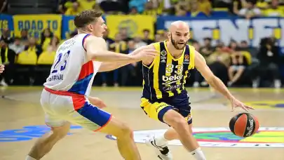 Derbide kazanan taraf Anadolu Efes oldu