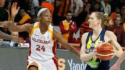 Kadın basketbolda Galatasaray-Fenerbahçe derbisi