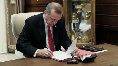 Erdoğan'ın imzasıyla Resmi Gazete'de yayımlandı! Birçok isim görevden alındı