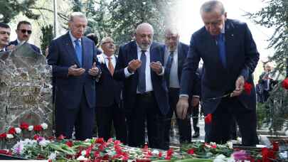 Cumhurbaşkanı Erdoğan'dan Alparslan Türkeş'in kabrine ziyaret!