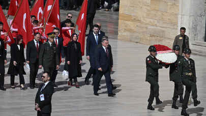 Bakan Bak'dan Anıtkabir'e ziyaret! 'Milli Mücadele'nin meşalesini yakmanızın üzerinden tam 105 yıl geçti'