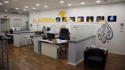 İsrail, yayınlarını sonlandırma kararı aldığı Al Jazeera'nin ofisini bastı, ekipmanlarına el koydu