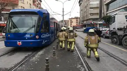 Tramvay ile beton mikseri çarpıştı! Seferler aksadı