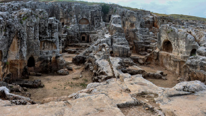 Adıyaman'da 2 bin 100 yıllık tokalaşma anıtı ve yazıt sergilenmeye başlandı