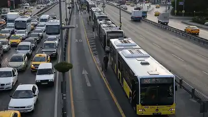 İBB'den metrobüs durağının üst geçidinde çalışma: 75 gün sürecek!