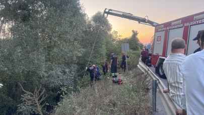 Sakarya'da araç şarampole yuvarlandı: 1 kişi hayatını kaybetti