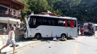 Muğla'da tur otobüsü kaza yaptı: Çok sayıda yaralı var