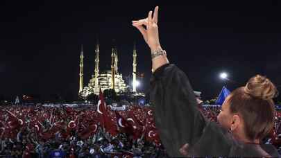 15 Temmuz töreninde sahneye çıkan Azerin'den bozkurt selamı