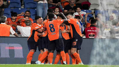 Başakşehir, UEFA Konferans Ligi play-off turunda adını lig aşamasına yazdırdı