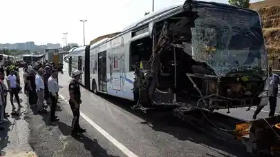 Küçükçekmece'deki metrobüs kazasıyla ilgili 5 kişi tutuklama talebiyle mahkemeye sevk edildi