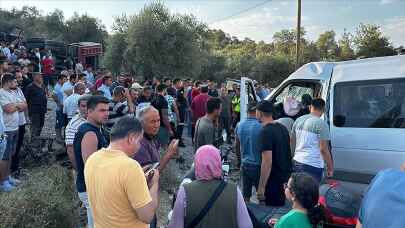 Muğla'da arazöz ile minibüs çarpıştı: 15 kişi yaralandı