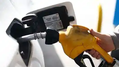 Petrol fiyatlarında dalgalanma sürüyor: Benzine zam gelecek mi?