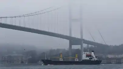 İstanbul Boğazı'ndaki gemi trafiği güney-kuzey yönlü açıldı