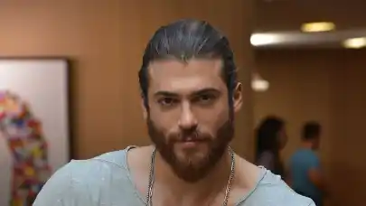 Cannes'da olaylı gece! Can Yaman’a bardak fırlatıldı!