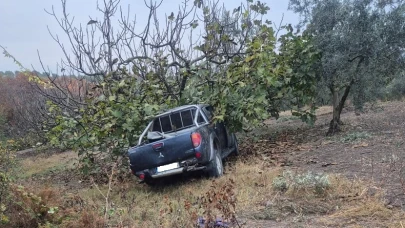 Bursa'da feci kaza: İşçileri taşıyan kamyonet ağaca çarptı