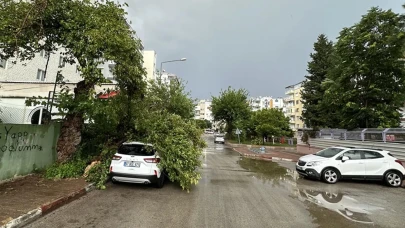 Antalya'da sağanak yağış nedeniyle 6 ilçede okullar tatil edildi