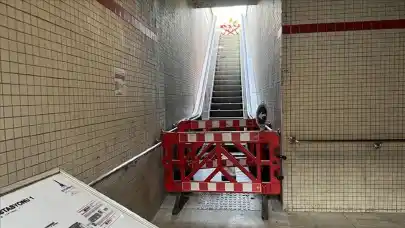 İzmir metrosu'nda yürüyen merdivenlerin çoğu arızalı: Yolcular mağdur oluyor