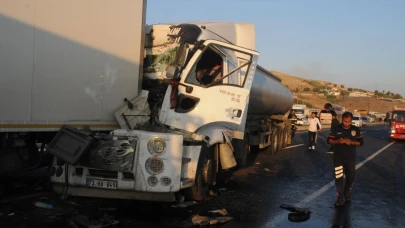 Şırnak Cizre’de 4 tır çarpıştı, trafik felç oldu