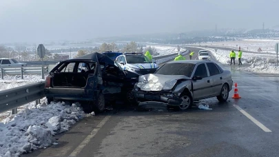 Kahramanmaraş'ta iki otomobil feci şekilde çarpıştı: 1 ölü, 4 yaralı