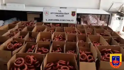 Sosyal medyada satılmaya çalışılan 1 ton bozulmuş sucuk ele geçirildi