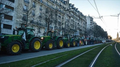 Fransa’da çiftçiler ayakta: Liman yolları kapatıldı, ticaret anlaşmasına tepki büyüyor