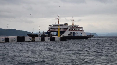 Çanakkale'de feribot seferlerine fırtına engeli